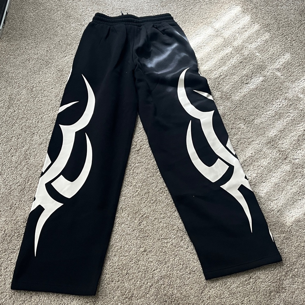 Von Dutch Black Sweatpants with front logo and large designs down both legs - Picture 4 of 4